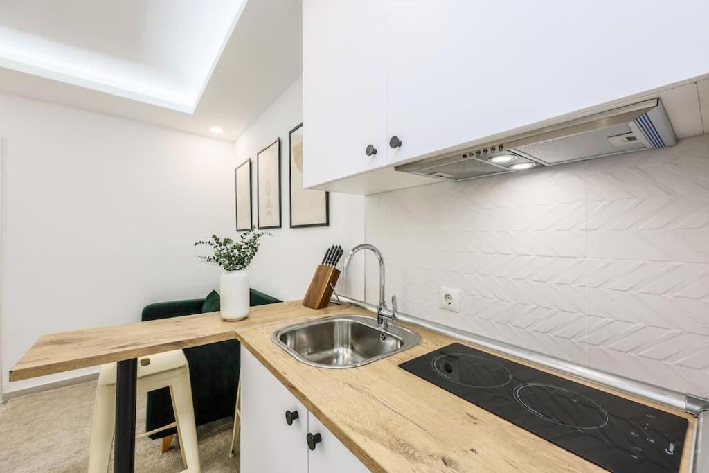 Luxe Apartment In Tetuan Madrid Bagian luar foto